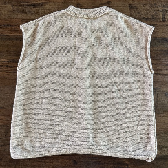 Elegant Cream Knit Sleeveless Sweater - Picture 4 of 10